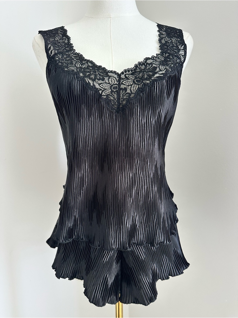 La Perla Vintage documented pleated top and shorts - Picture 5 of 14